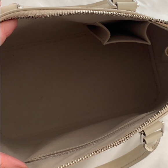 LV Alma bag.  Cream leather - Picture 5 of 8